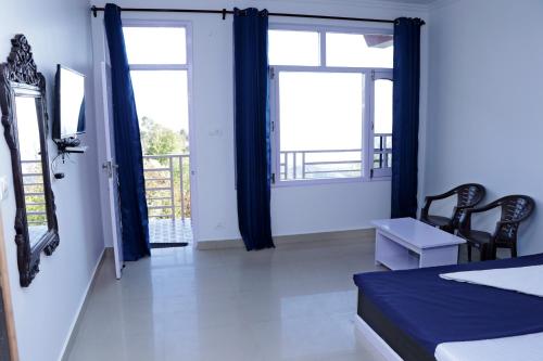 Ein Bett oder Betten in einem Zimmer der Unterkunft Himalayan Homestay