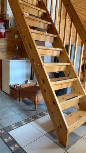 a wooden stairs in a kitchen with a sink at Yllästölli 2 D, Äkäslompolo in Kolari