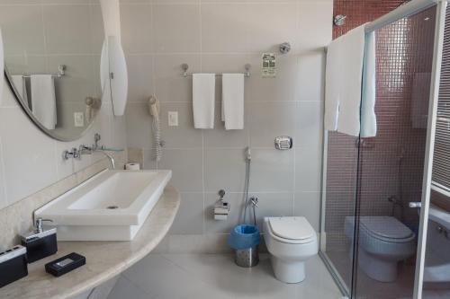 Bilik mandi di Ibituruna Center Hotel