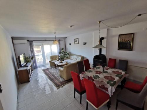 a living room with a dining table and a living room at Landhaus Forrás in Balatonfüred