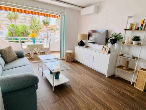Χώρος καθιστικού στο Apartamento al lado del Mar. Recién reformado.