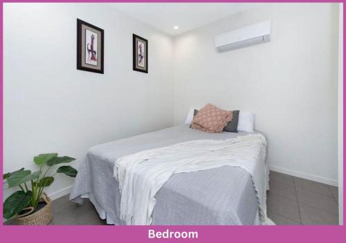 a bedroom with a bed with a blanket on it at Little Villa in Aitkenvale