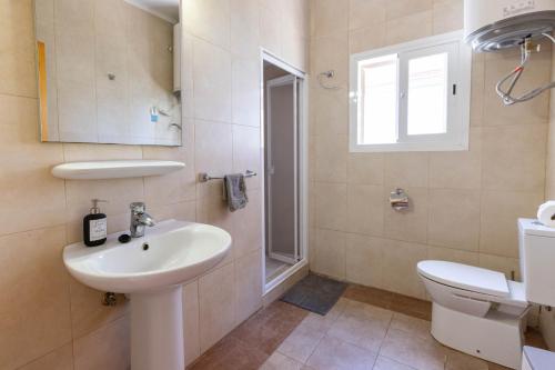 A bathroom at Villa Beso