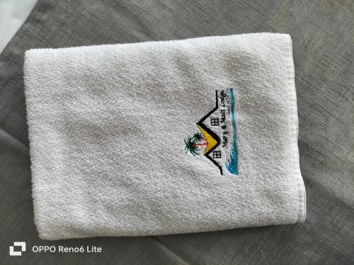 a close up of a towel with a picture on it at Mary & Matt lodge in Providencia