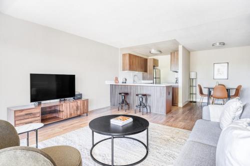 Gallery image of Sunnyvale 1BR w Pool Gym BBQ nr shops SFO-842 in Sunnyvale