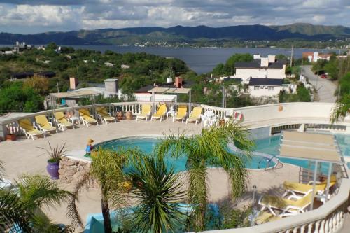 Bazén v ubytování Villa La Font Apart Hotel & Spa nebo v jeho okolí