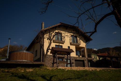a large house with a large wooden at Montissimo Chalet in Bran