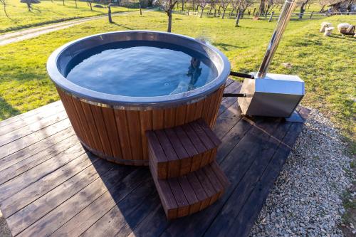 a large wooden hot tub on a wooden deck at Montissimo Chalet in Bran