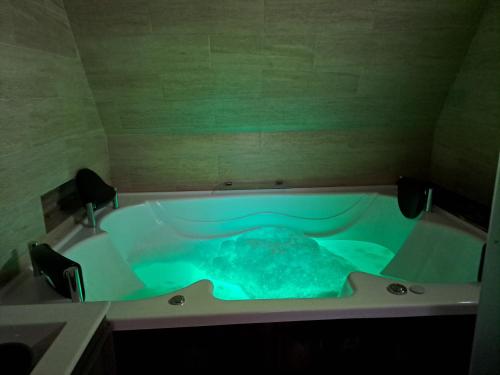 a bath tub filled with blue water in a room at Cabañas Amalú in San Agustín