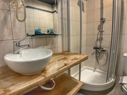 a bathroom with a sink and a shower at Hotel Apsis in Emporio