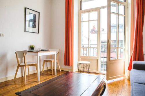 Posedenie v ubytovaní Appart Théâtre St Étienne Wi-Fi gratuit