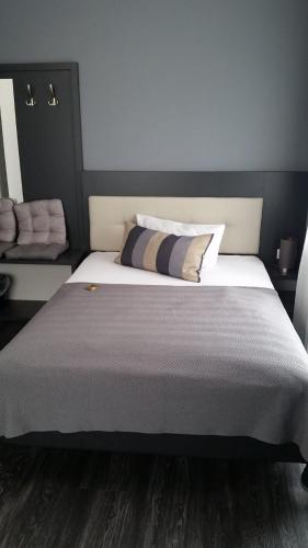 a bedroom with a large bed with a large white bedspread at APPART-HOTEL, Röntgenstraße in Herzogenaurach