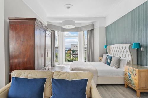 Una cama o camas en una habitación de The Torcroft