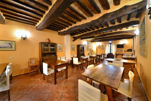 a dining room with wooden tables and chairs at Agriturismo Sasso Rosso in Capodacqua
