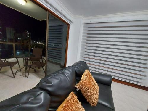 Apartamento VISTA AZUL RODADERO LAURELES 801にあるシーティングエリア
