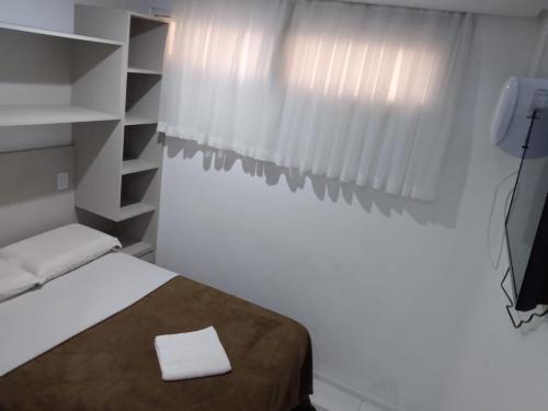 a small room with a bed and a television at HOTEL ECONOMICO - 150m Santa Casa, Prox Assembleia e UFRGS in Porto Alegre
