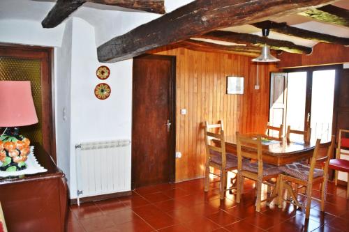Fotografie z fotogalerie ubytování Casa con terraza con vistas al valle - Cal Taverner v destinaci Montsonis