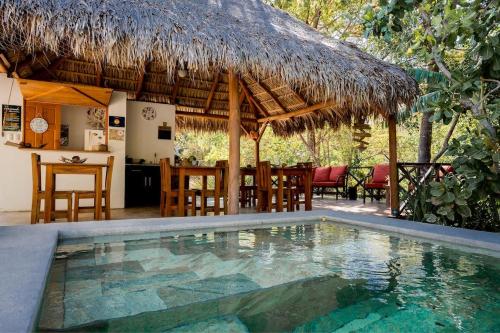 Domaine Antema, groupe de 20 pers, 6km Tamarindo, jungle, piscine, yoga, gym et paix