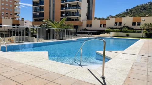 Apartamento con terraza Edificio Tamarindo en Cala de Finestrat tesisinde veya buraya yakın yüzme havuzu