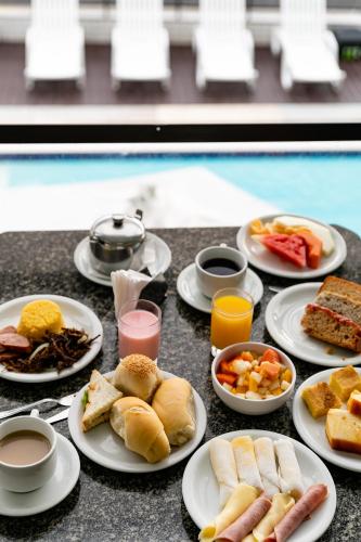 Makanan di atau berdekatan hotel