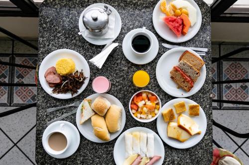 Makanan di atau berdekatan hotel