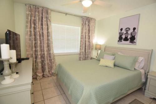 a bedroom with a bed and a window at New England 3bd 2bt Home Heated Pool Close to Siesta in Sarasota