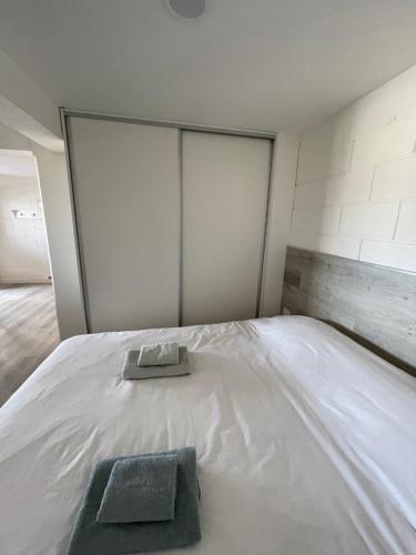 a bedroom with a bed with two towels on it at Mirando al canal in Ushuaia
