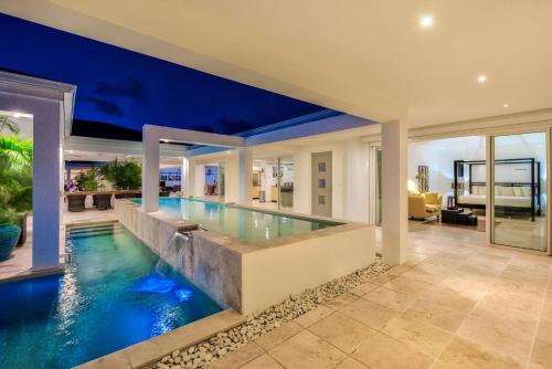 Πισίνα στο ή κοντά στο Villa Ambiance