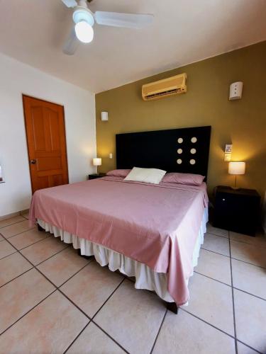 Katil atau katil-katil dalam bilik di Hacienda Real Suits Ixtapa