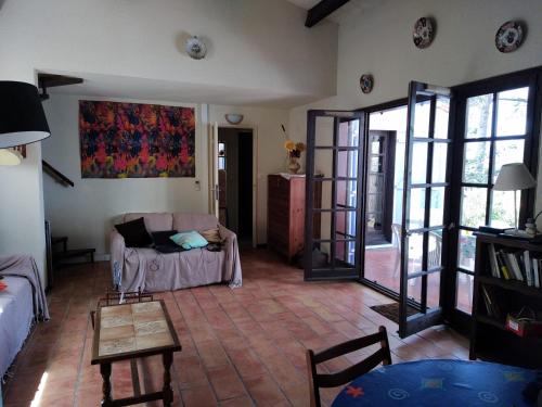 Posedenie v ubytovaní Villa 5 pièces Sanary - 12 min à pied plage Bandol Lido - 350 m carres jardin - Climatisation - Vue Montagne du Gros cerveau - la pinède