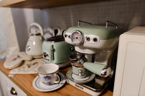 a green and white coffee maker on a counter at Ubytovanie na dedine in Veľká Chocholná