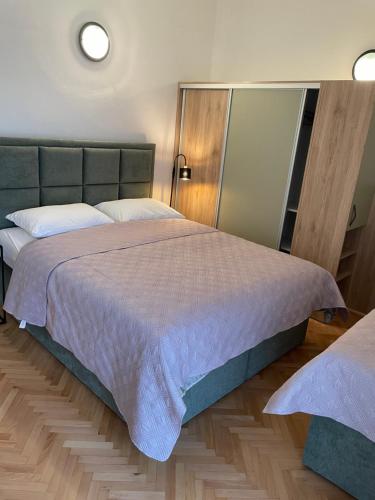 Diana Rooms and Apartments