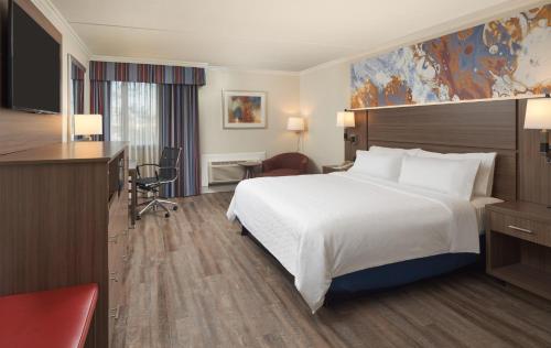 Llit o llits en una habitació de Holiday Inn - Executive Center-Columbia Mall, an IHG Hotel