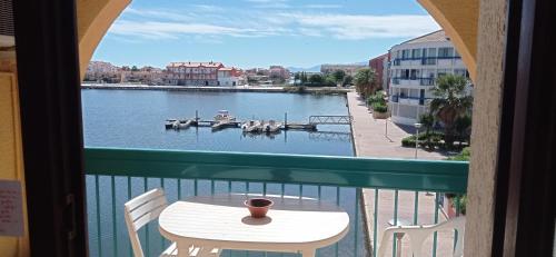 joli T2 avec terrasse proche de la mer et du marché de Noël