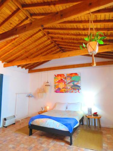 a bedroom with a bed and a wooden ceiling at Casa do Cais in Monte