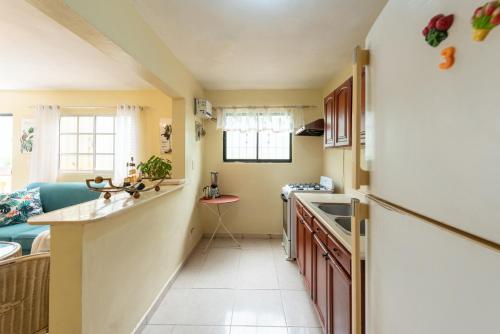 a kitchen with a sink and a refrigerator at Acogedor Espacio en Santo Domingo Este. in Mandinga