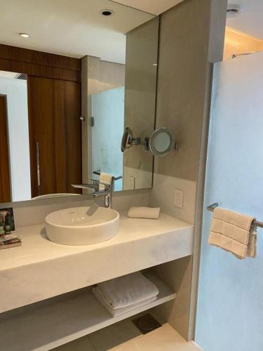 a bathroom with a sink and a large mirror at HOTEL NACIONAL - Não tem café da manhã incluído in Rio de Janeiro