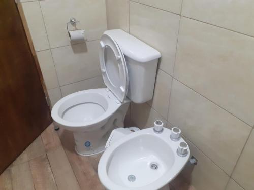 a bathroom with a toilet and a sink at Mi gran sueño in San Rafael