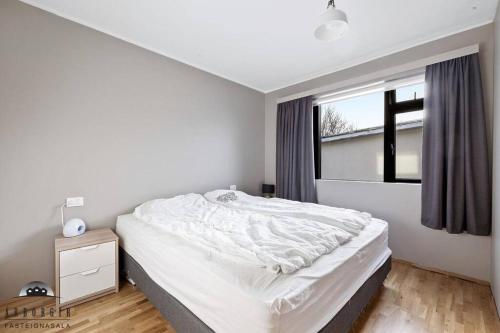 Postel nebo postele na pokoji v ubytování An entire house in Selfoss center