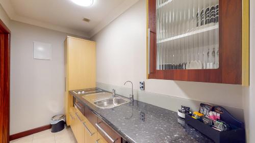 a kitchen with a sink and a counter at Quantum Lodge Motor Inn in Hamilton