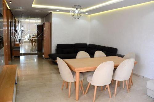 Ruang duduk di AGADIR BAY Appartement de haut standing 140m2