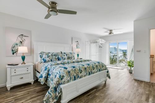 a white bedroom with a bed and a window at Keys to Happiness in Marathon