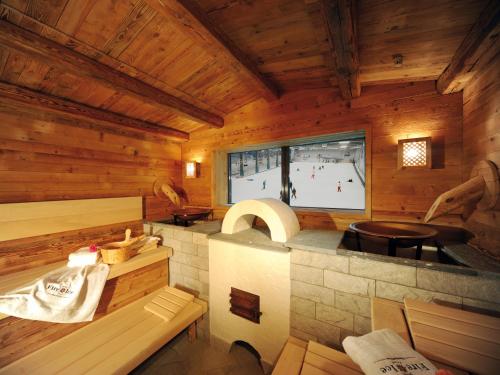 a log cabin with a kitchen and a large window at Hotel Fire & Ice Düsseldorf/Neuss in Neuss