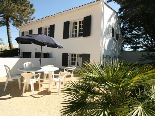 Photo de la galerie de l'établissement Appartement RDC à 50m de la plage avec terrasse - La Tranche-sur-Mer - FR-1-22-309, à La Tranche-sur-Mer