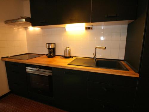 Photo de la galerie de l'établissement Appartement RDC à 50m de la plage avec terrasse - La Tranche-sur-Mer - FR-1-22-309, à La Tranche-sur-Mer