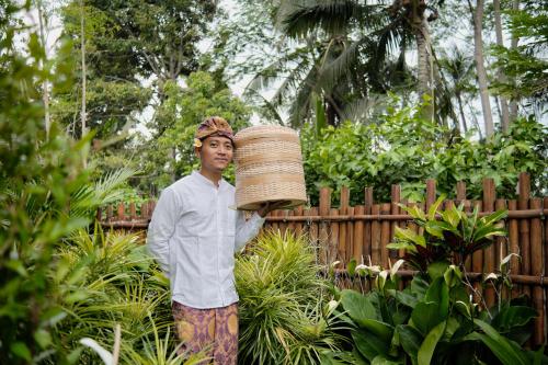 Ratni Ubud Villaにある庭