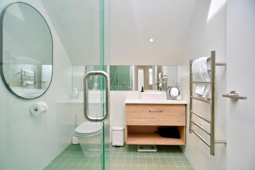 Phòng tắm tại Dickens St - Christchurch Holiday Homes