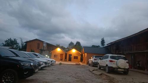 a group of cars parked in front of a house at Hong Thu Homestay & Bungalow in Quang Ba