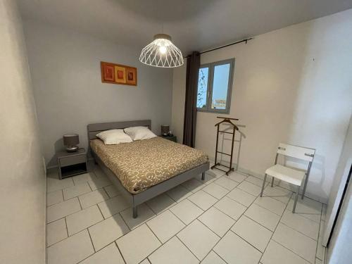 Postel nebo postele na pokoji v ubytování Appartement Ruoms, 4 pièces, 6 personnes - FR-1-697-17