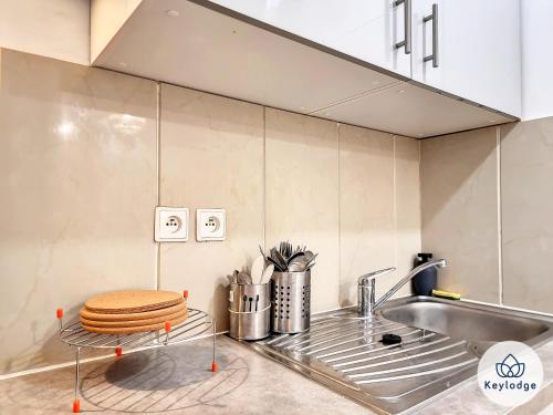 Cuisine ou kitchenette dans l'établissement Kheyl Home 2 étoiles - T3 de 47 m2 à Saint-Denis